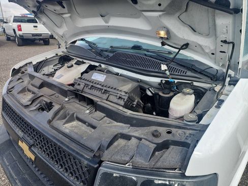 Used 2022 Chevrolet Express 2500 w/ Driver Convenience Package RWD image 19