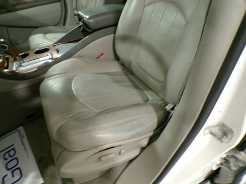 Used 2012 Buick Enclave Premium image 6