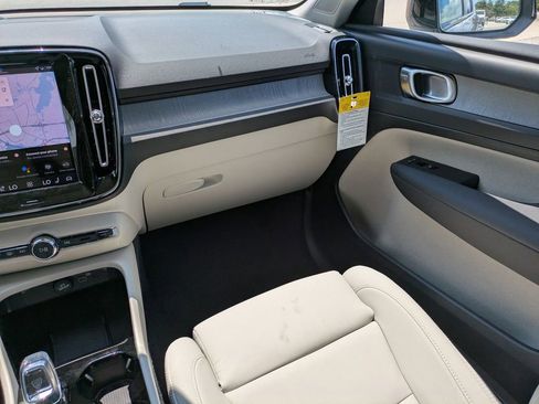 New 2026 Volvo XC40 B5 Plus w/ Climate Package image 17