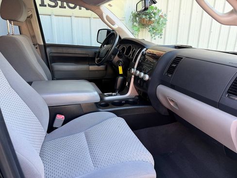 Used 2013 Toyota Tundra 2WD CrewMax w/ SR5 Pkg image 14