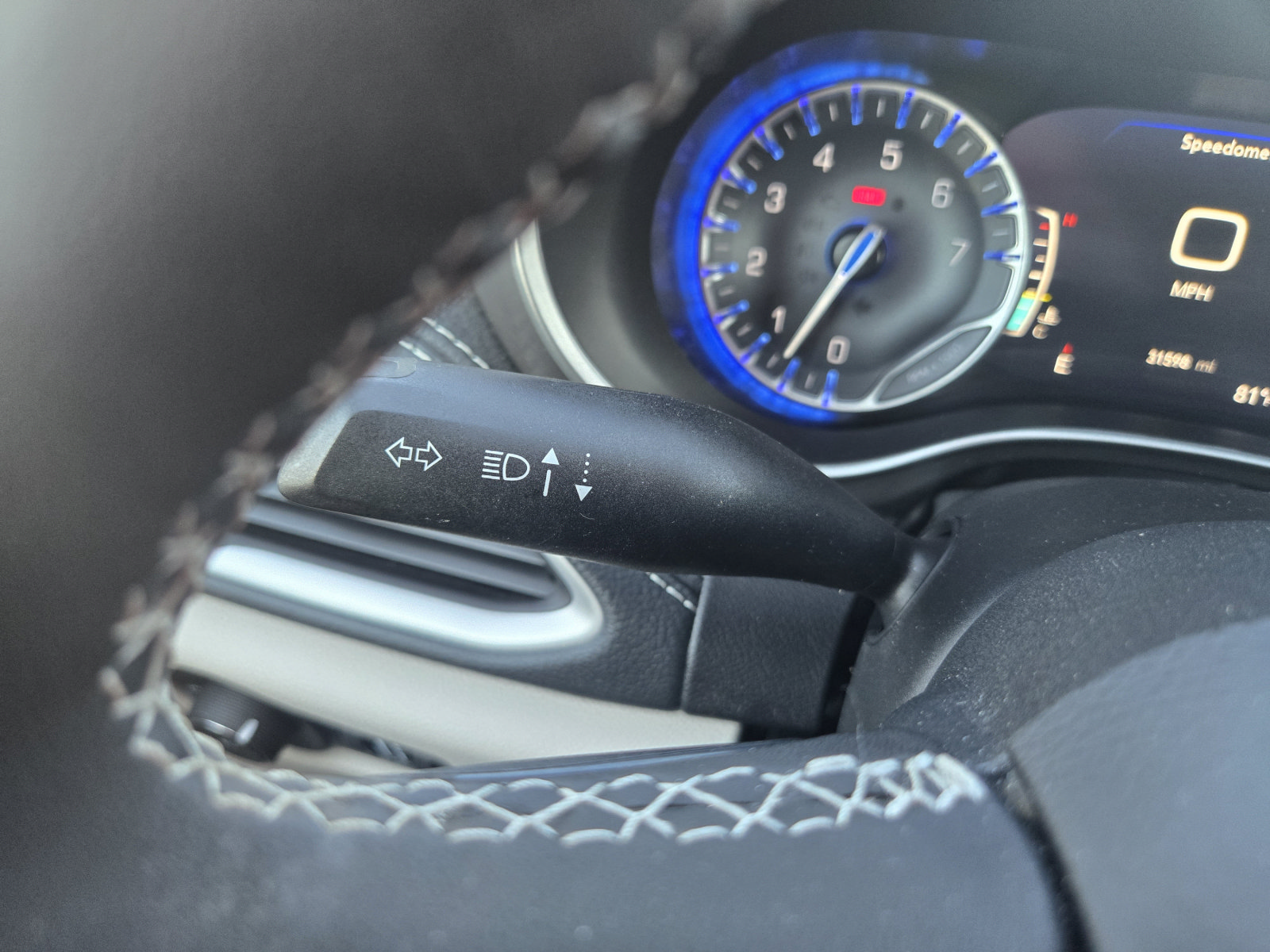 Used 2023 Chrysler Pacifica Touring-L FWD image 20