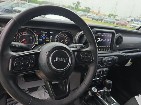 Used 2023 Jeep Gladiator Sport AWD/4WD image 11