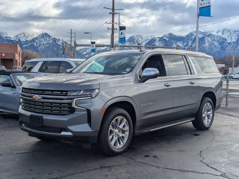 Used 2022 Chevrolet Suburban Premier AWD/4WD image 9
