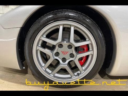 Used 2004 Chevrolet Corvette Z06 w/ Memory Package image 8