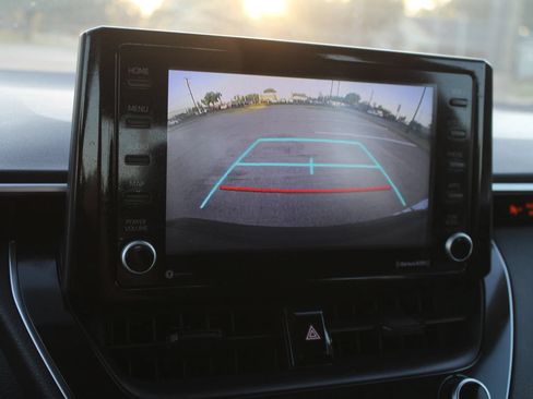 Used 2022 Toyota Corolla LE FWD image 15