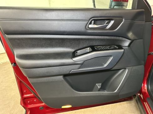Used 2022 Nissan Pathfinder SL AWD/4WD image 22