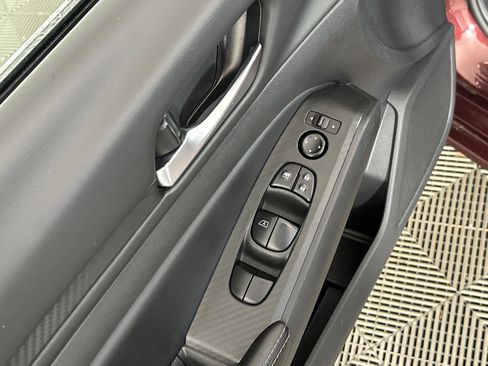 Used 2024 Nissan Altima 2.5 SV image 24