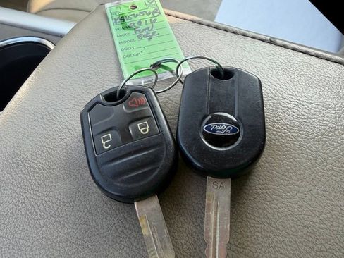 Used 2012 Ford Edge SEL FWD image 17