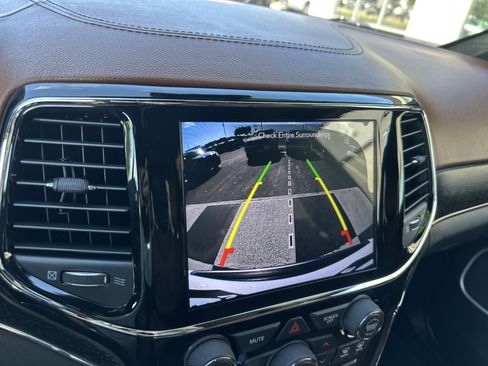 Used 2020 Jeep Grand Cherokee Summit w/ Platinum Series Group AWD/4WD image 18