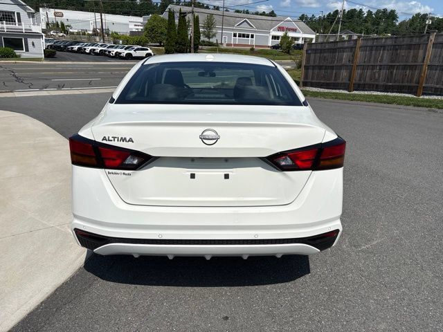 Used 2025 Nissan Altima 2.5 SV FWD image 6
