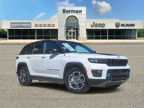 Used 2024 Jeep Grand Cherokee Trailhawk AWD/4WD image 2