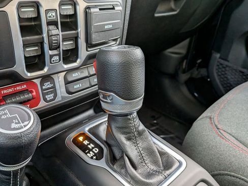 Used 2025 Jeep Wrangler Unlimited Rubicon w/ Convenience Group image 18