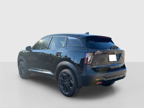 New 2026 Nissan Kicks SR FWD image 3