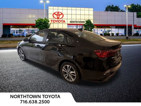 Used 2023 Kia Forte LXS FWD image 3