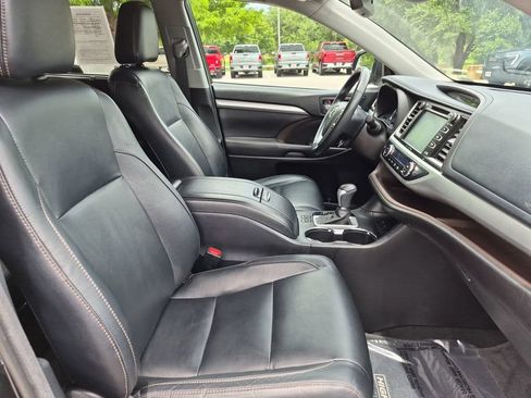 Used 2017 Toyota Highlander XLE FWD image 37