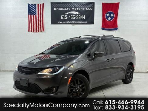 Used 2020 Chrysler Pacifica Touring-L AWD/4WD image 1