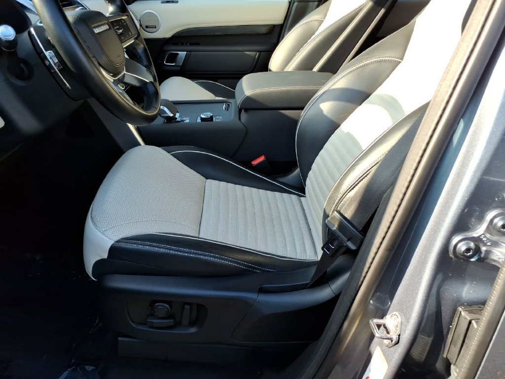 Used 2022 Land Rover Discovery HSE R-Dynamic AWD/4WD image 16
