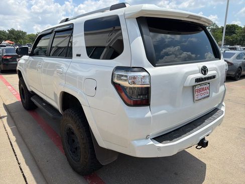 Used 2022 Toyota 4Runner SR5 Premium w/ Moonroof Package AWD/4WD image 7