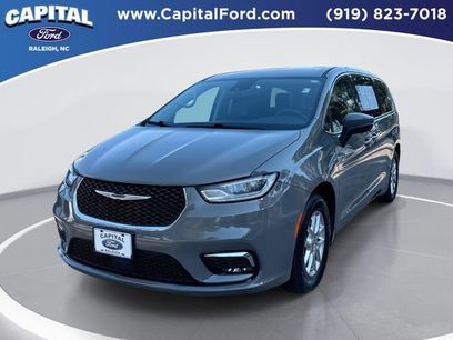 Used 2023 Chrysler Pacifica Touring-L