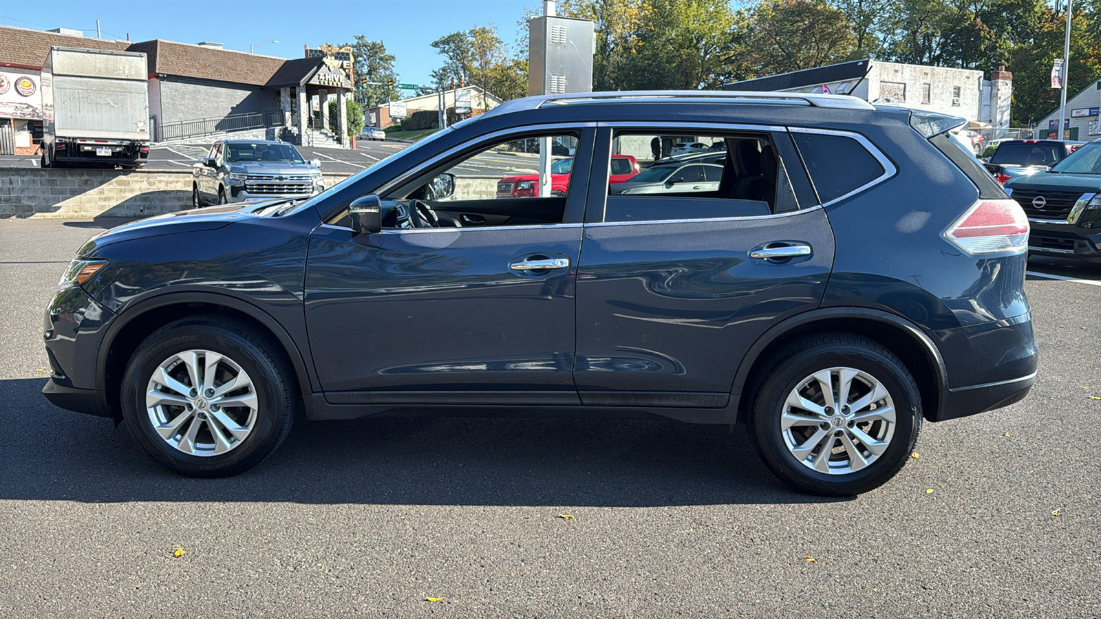 Used 2015 Nissan Rogue SV w/ SV Premium Package AWD/4WD image 4
