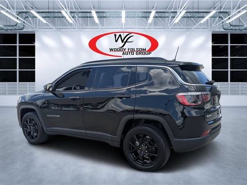Used 2025 Jeep Compass Latitude w/ Convenience Group AWD/4WD image 5