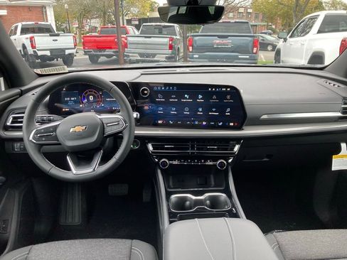 New 2026 Chevrolet Traverse LT w/ Driver Confidence Package FWD image 5