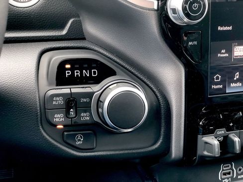 New 2026 RAM 1500 4x4 Crew Cab image 26