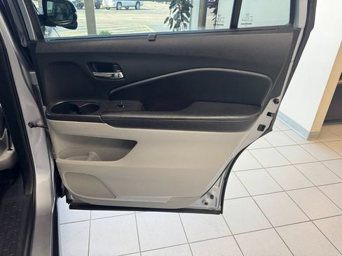 Used 2017 Honda Pilot Touring image 47
