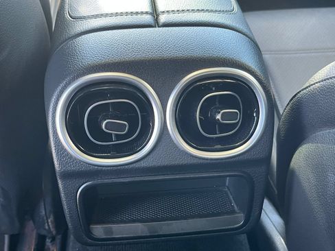 Used 2024 Mercedes-Benz C 300 4MATIC Sedan image 19