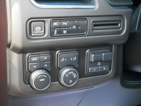 Used 2023 Chevrolet Suburban RST w/ Sport Performance Package image 25