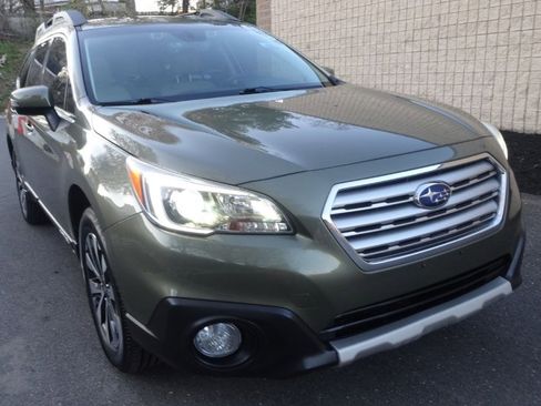 Used 2017 Subaru Outback 2.5i Limited AWD/4WD image 3
