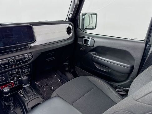 Used 2024 Jeep Wrangler Willys image 22