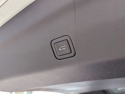 Used 2023 GMC Yukon SLT image 34