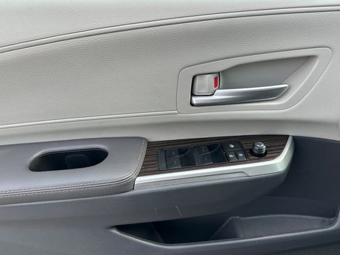 Used 2024 Toyota Sienna XLE image 11