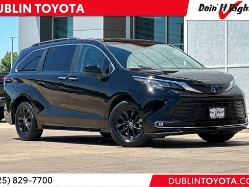 Used 2023 Toyota Sienna XLE FWD image 1