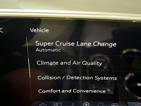 Used 2024 Cadillac Lyriq Luxury AWD/4WD image 38