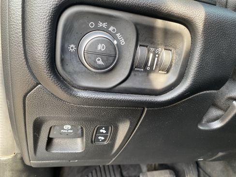 Used 2019 RAM 1500 Laramie AWD/4WD image 14