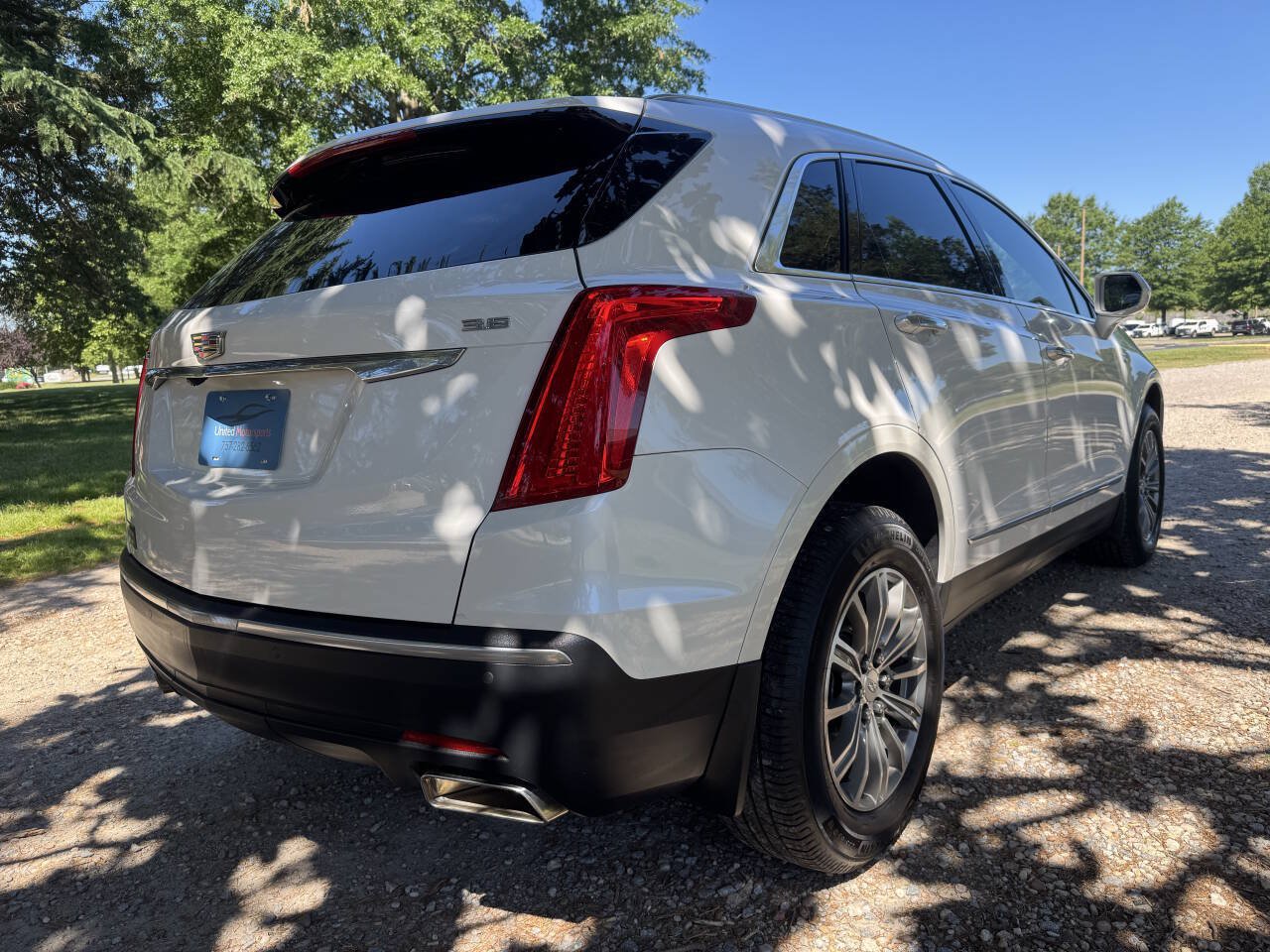 Used 2017 Cadillac XT5 Luxury w/ Driver Awareness Package FWD image 5