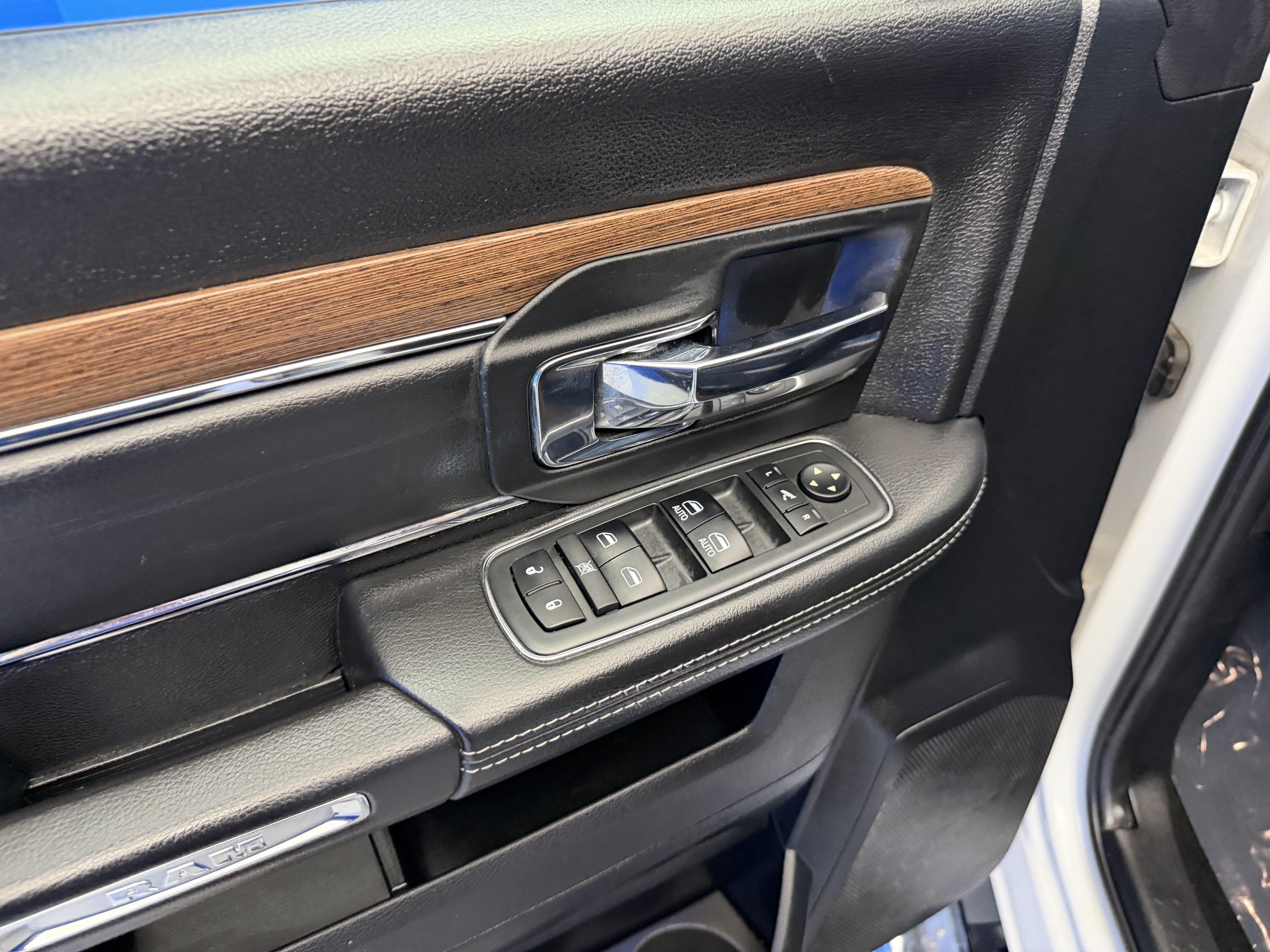 Used 2017 RAM 1500 Laramie w/ Convenience Group AWD/4WD image 11