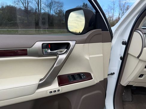 Used 2016 Lexus GX 460 w/ Premium Package image 11