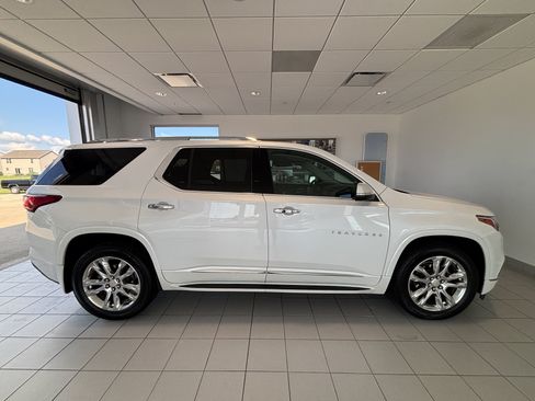 Used 2021 Chevrolet Traverse High Country w/ LPO, 'HIT The Road' Package AWD/4WD image 6