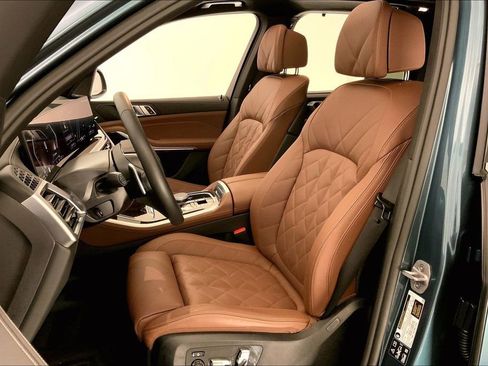 Used 2025 BMW X5 xDrive40i w/ Climate Comfort Package image 13