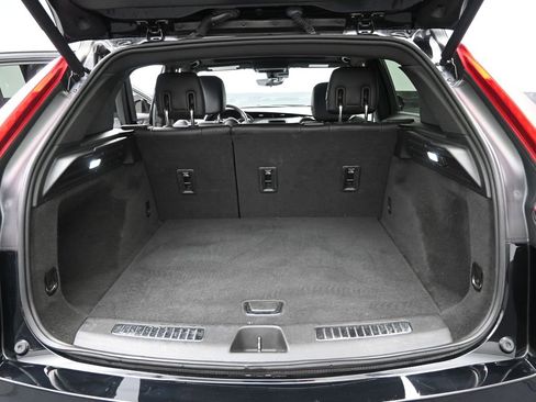 Certified 2022 Cadillac XT4 Premium Luxury w/ Enhanced Visibility Package image 17