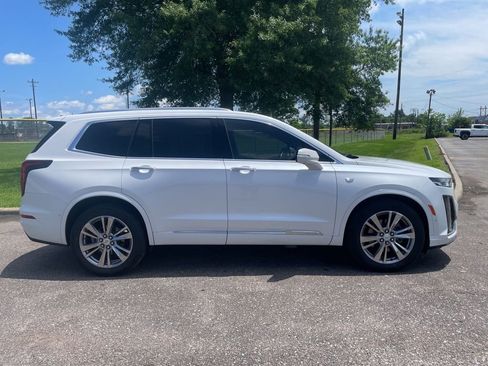 Used 2023 Cadillac XT6 Premium Luxury w/ Technology Package FWD image 9