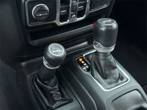 Used 2022 Jeep Wrangler Unlimited Sahara image 30