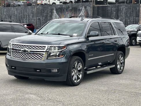 Used 2019 Chevrolet Tahoe LT w/ LT Signature Package AWD/4WD image 3