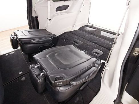 Used 2022 Chrysler Pacifica Touring-L AWD/4WD image 32