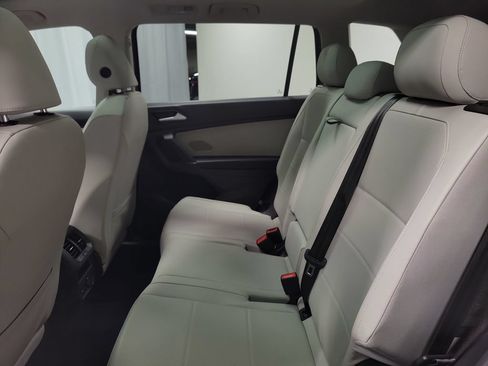 Used 2020 Volkswagen Tiguan SEL AWD/4WD image 23