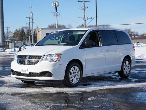 Used 2018 Dodge Grand Caravan SE w/ UConnect Hands-Free Group image 7
