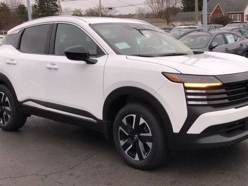 New 2026 Nissan Kicks SV w/ SV Premium Package image 2